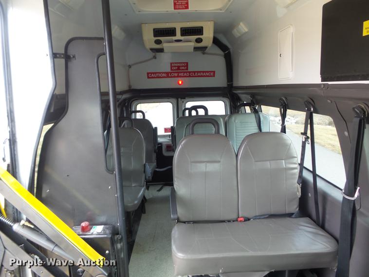 image for item DC7445 2006 Ford E350 Super Duty van