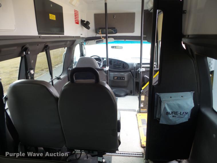 image for item DC7445 2006 Ford E350 Super Duty van