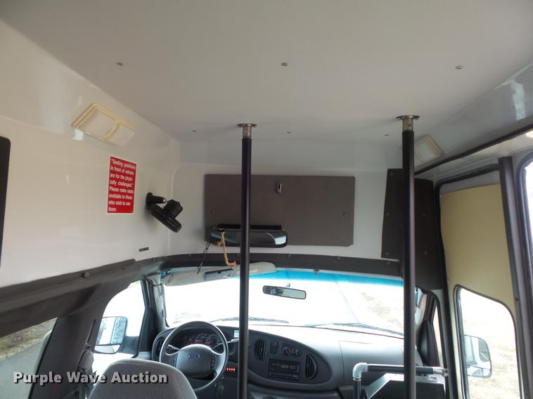 image for item DC7445 2006 Ford E350 Super Duty van