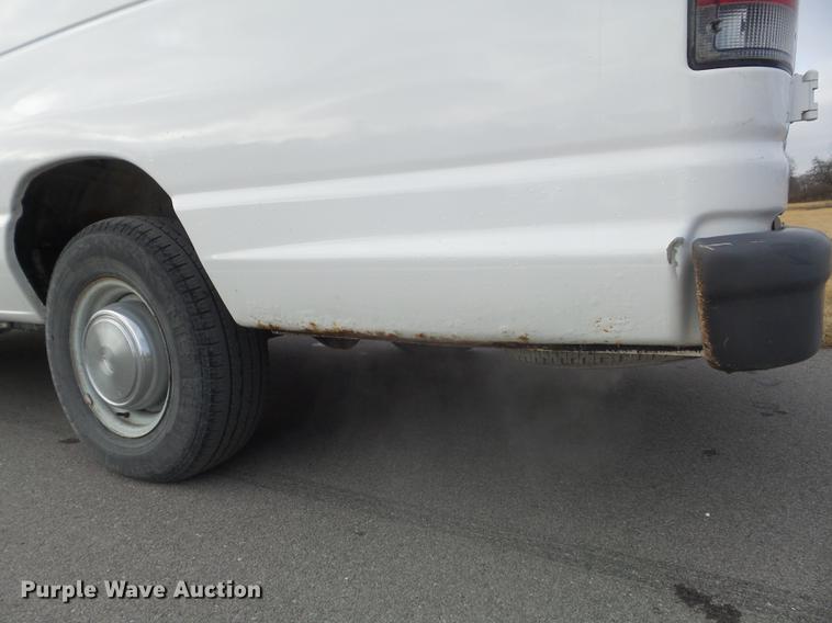 image for item DC7445 2006 Ford E350 Super Duty van