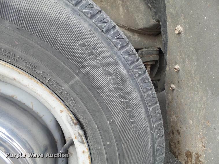 image for item DC7445 2006 Ford E350 Super Duty van