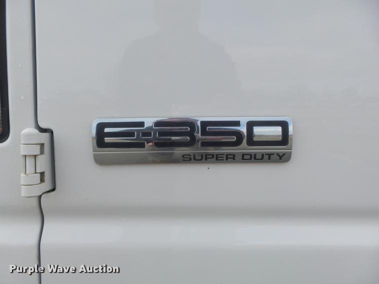 image for item DC7445 2006 Ford E350 Super Duty van