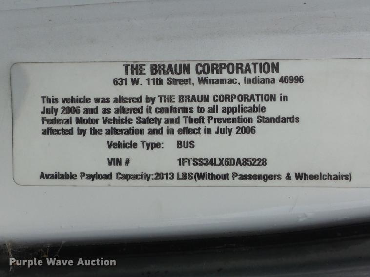 image for item DC7445 2006 Ford E350 Super Duty van