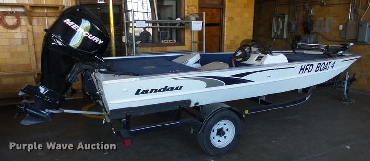 image for item EF9379 2000 Landau 175 boat