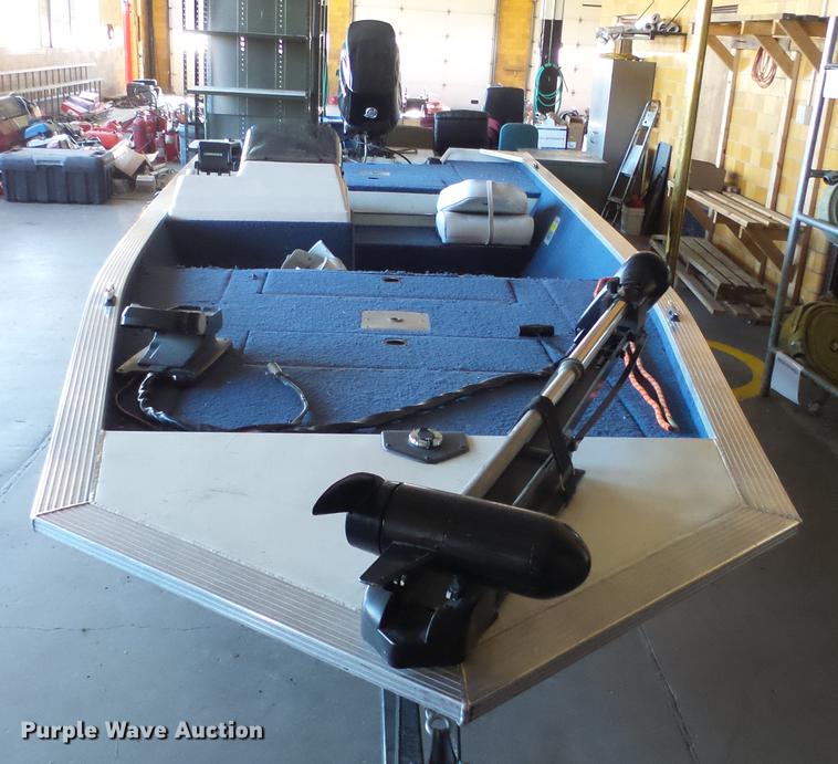 image for item EF9379 2000 Landau 175 boat