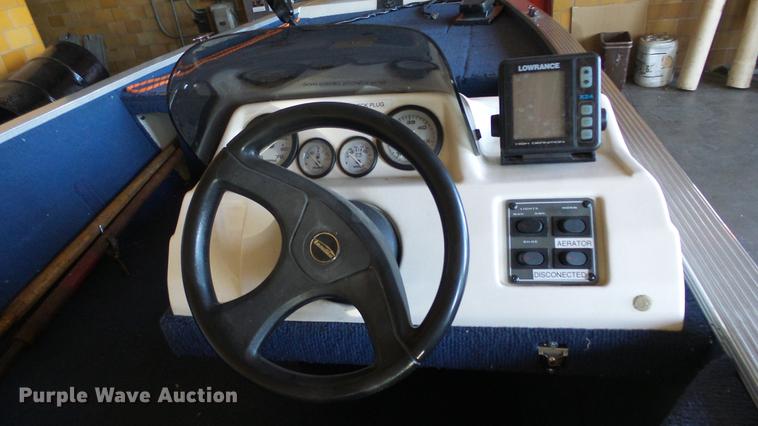 image for item EF9379 2000 Landau 175 boat