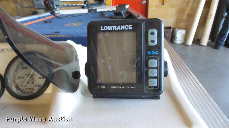 image for item EF9379 2000 Landau 175 boat