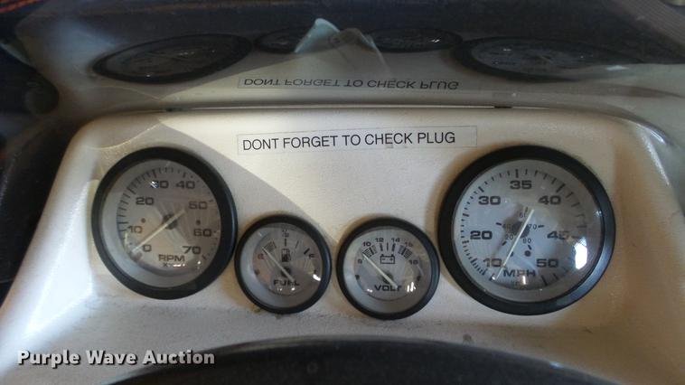 image for item EF9379 2000 Landau 175 boat