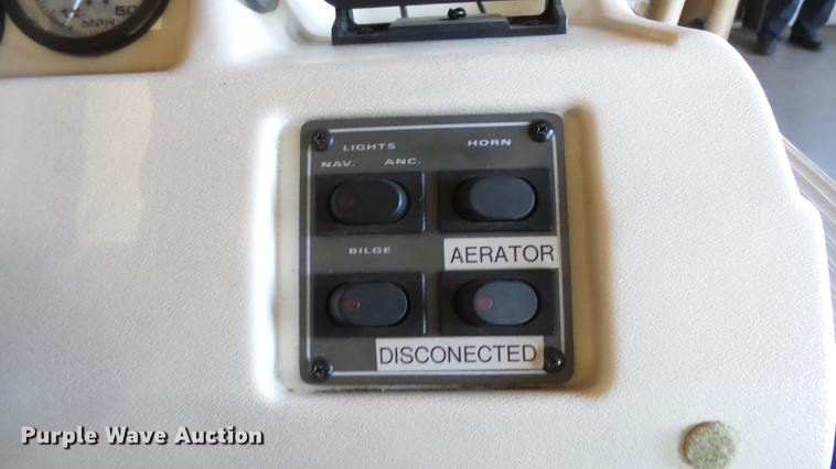 image for item EF9379 2000 Landau 175 boat