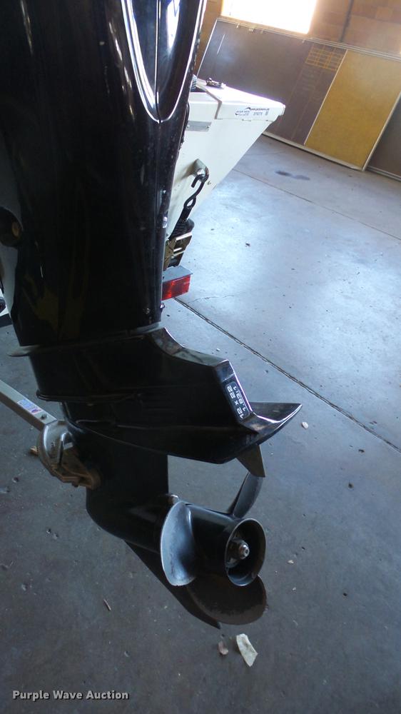 image for item EF9379 2000 Landau 175 boat