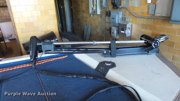 image for item EF9379 2000 Landau 175 boat