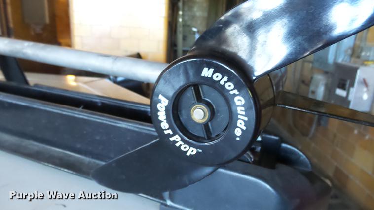 image for item EF9379 2000 Landau 175 boat