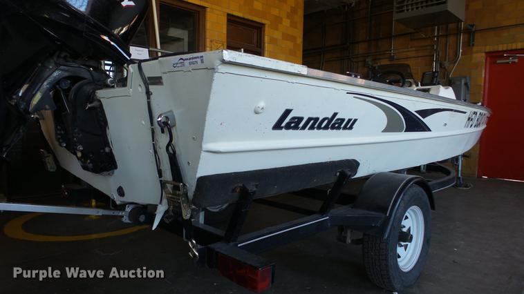 image for item EF9379 2000 Landau 175 boat