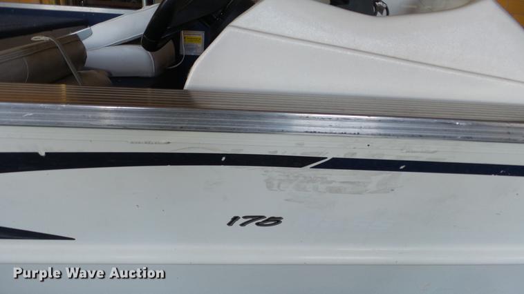 image for item EF9379 2000 Landau 175 boat