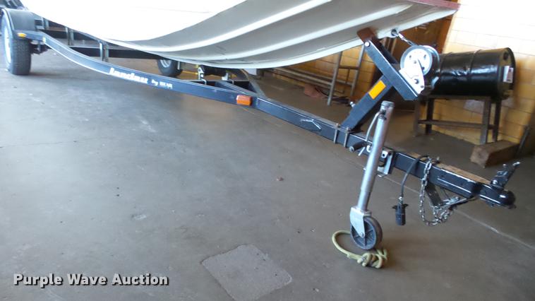 image for item EF9379 2000 Landau 175 boat