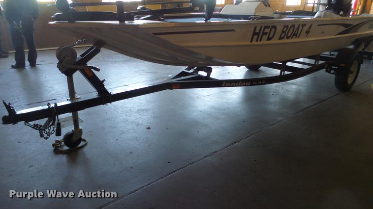 image for item EF9379 2000 Landau 175 boat