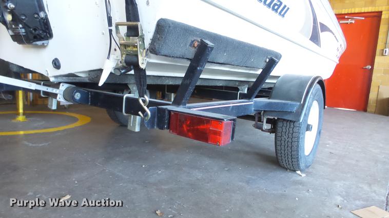 image for item EF9379 2000 Landau 175 boat