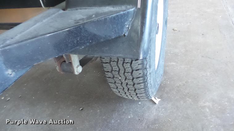 image for item EF9379 2000 Landau 175 boat