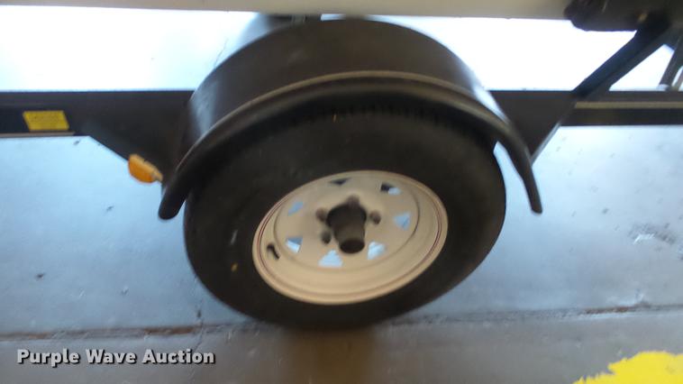 image for item EF9379 2000 Landau 175 boat