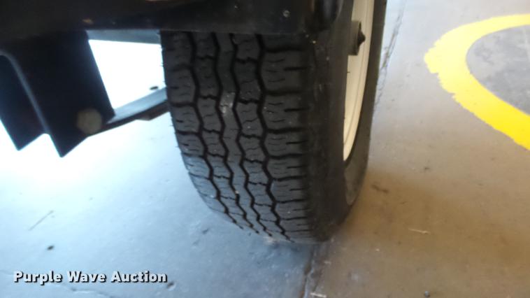 image for item EF9379 2000 Landau 175 boat