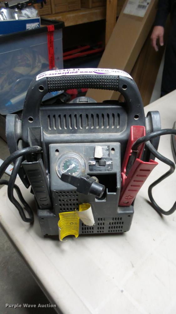 image for item EF9435 (6) battery chargers