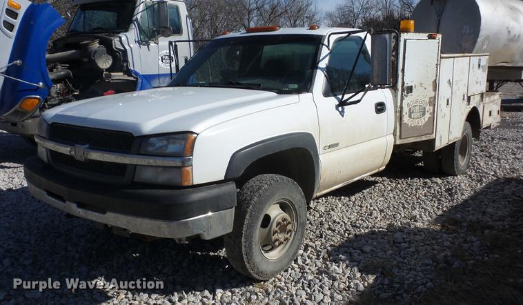 image for item EI9755 2003 Chevrolet Silverado 3500 pickup truck