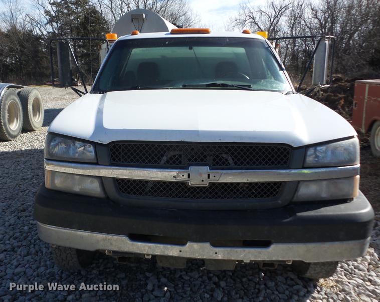 image for item EI9755 2003 Chevrolet Silverado 3500 pickup truck