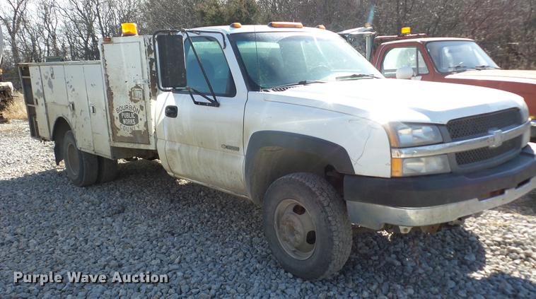 image for item EI9755 2003 Chevrolet Silverado 3500 pickup truck