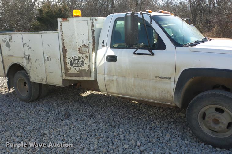 image for item EI9755 2003 Chevrolet Silverado 3500 pickup truck