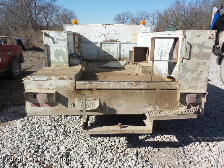 image for item EI9755 2003 Chevrolet Silverado 3500 pickup truck