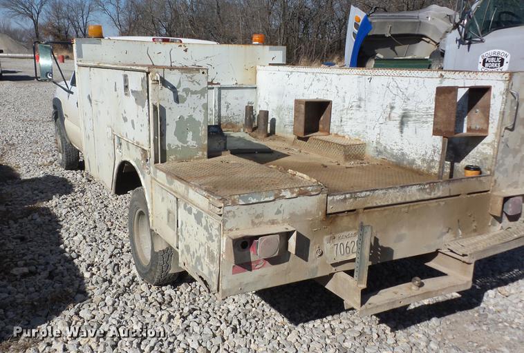 image for item EI9755 2003 Chevrolet Silverado 3500 pickup truck