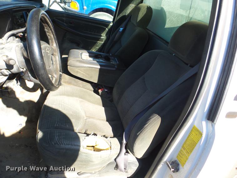 image for item EI9755 2003 Chevrolet Silverado 3500 pickup truck