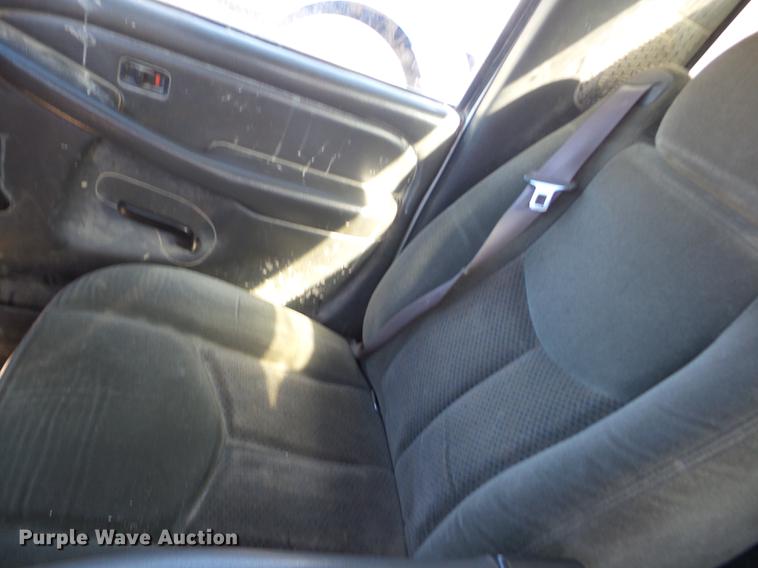 image for item EI9755 2003 Chevrolet Silverado 3500 pickup truck