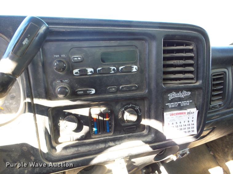 image for item EI9755 2003 Chevrolet Silverado 3500 pickup truck