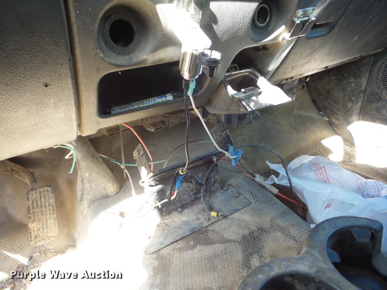 image for item EI9755 2003 Chevrolet Silverado 3500 pickup truck