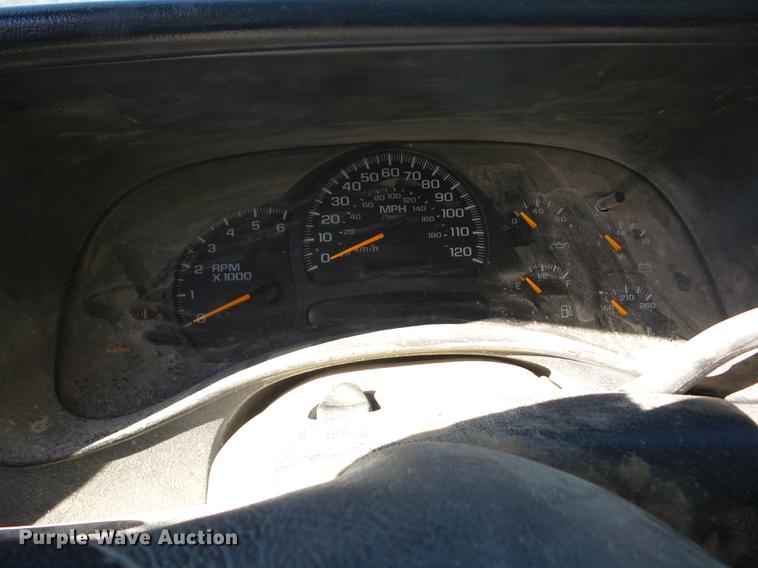 image for item EI9755 2003 Chevrolet Silverado 3500 pickup truck