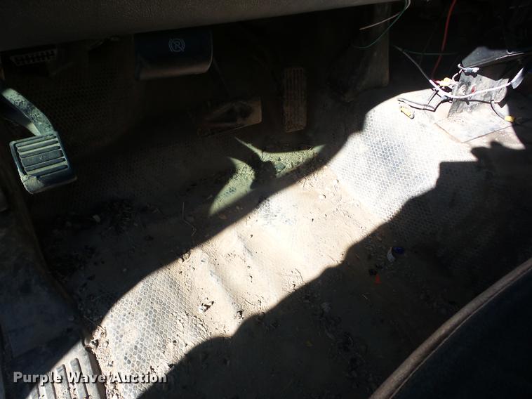 image for item EI9755 2003 Chevrolet Silverado 3500 pickup truck