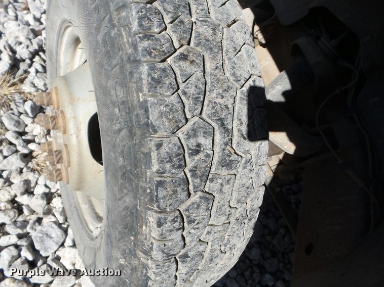 image for item EI9755 2003 Chevrolet Silverado 3500 pickup truck