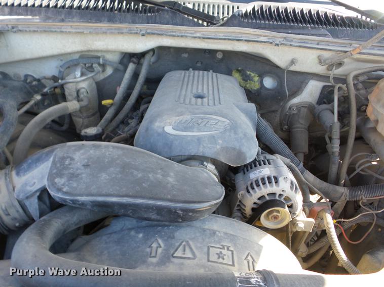 image for item EI9755 2003 Chevrolet Silverado 3500 pickup truck