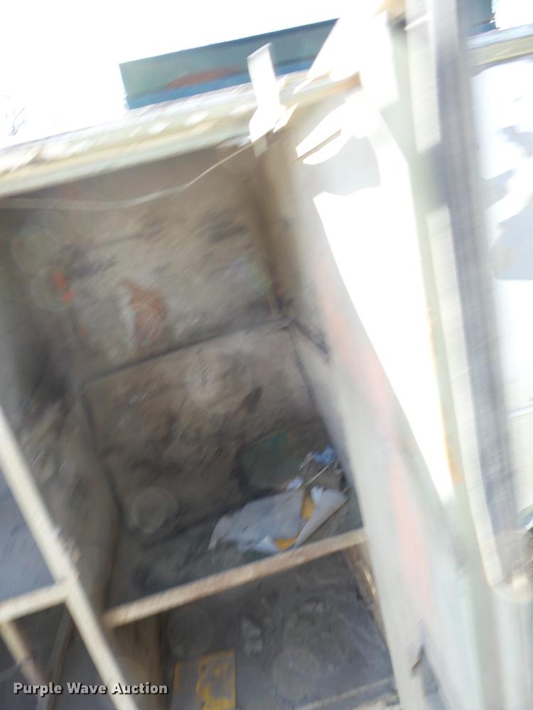 image for item EI9755 2003 Chevrolet Silverado 3500 pickup truck