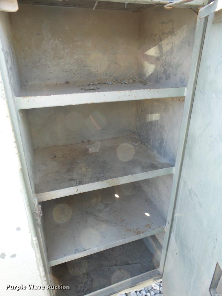 image for item EI9755 2003 Chevrolet Silverado 3500 pickup truck