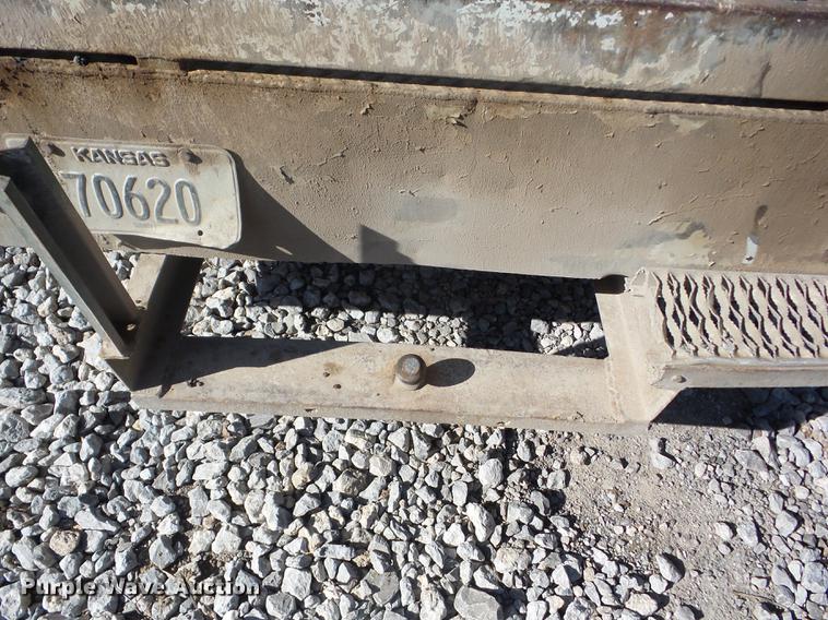 image for item EI9755 2003 Chevrolet Silverado 3500 pickup truck