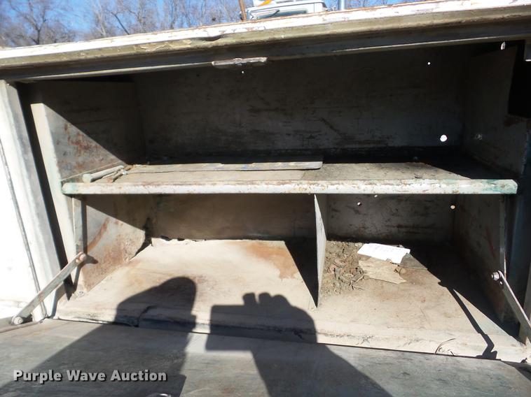 image for item EI9755 2003 Chevrolet Silverado 3500 pickup truck