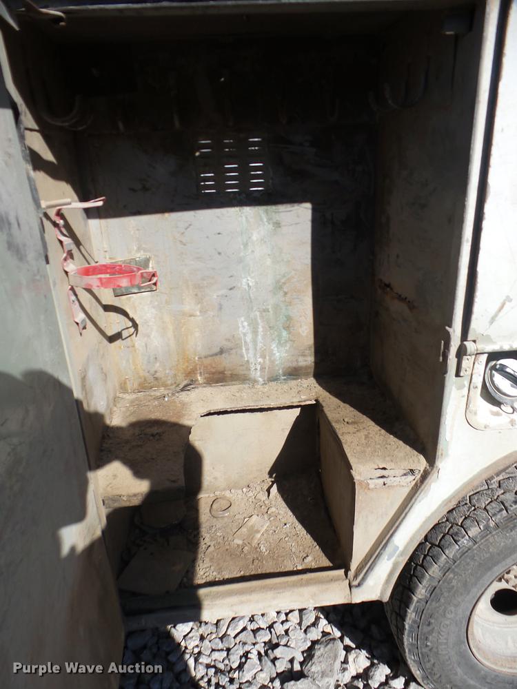 image for item EI9755 2003 Chevrolet Silverado 3500 pickup truck