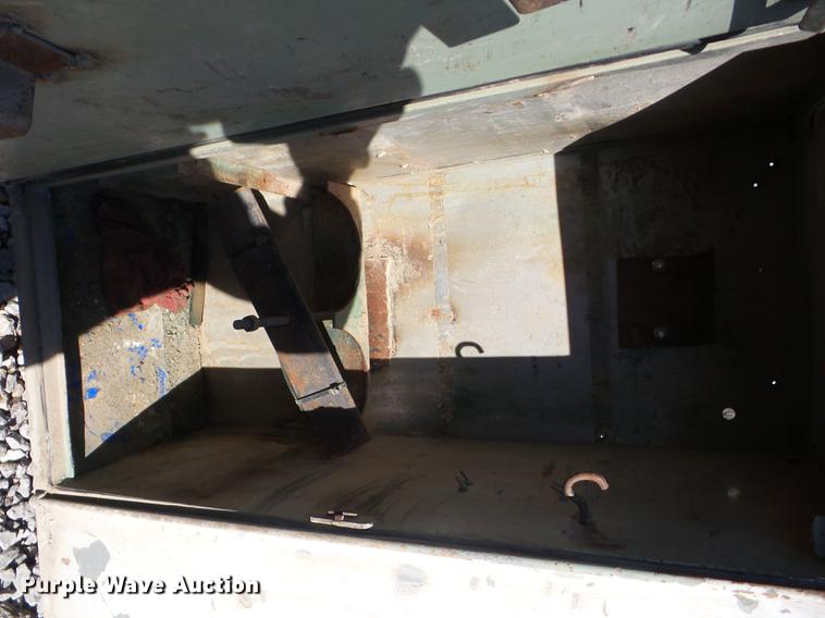 image for item EI9755 2003 Chevrolet Silverado 3500 pickup truck