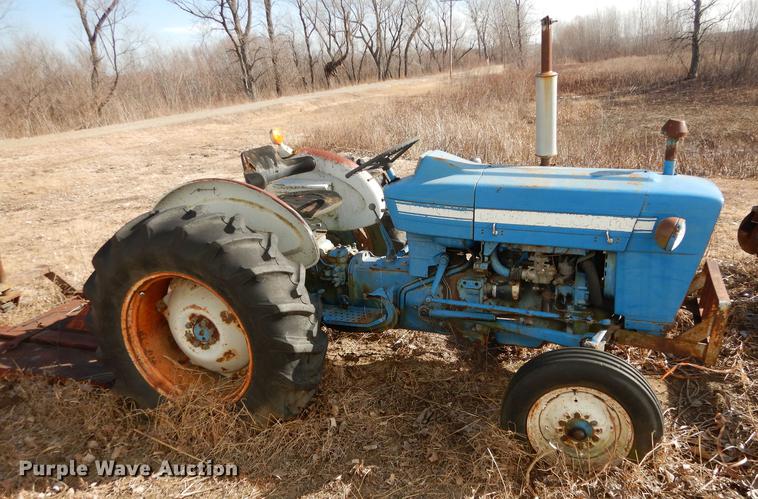 image for item J5529 1972 Ford tractor