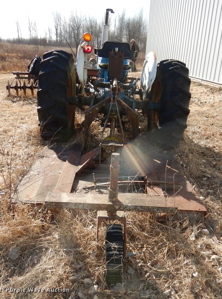 image for item J5529 1972 Ford tractor