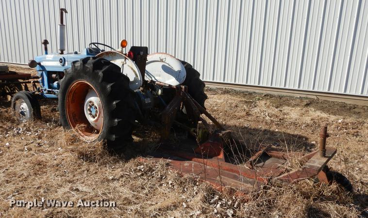 image for item J5529 1972 Ford tractor
