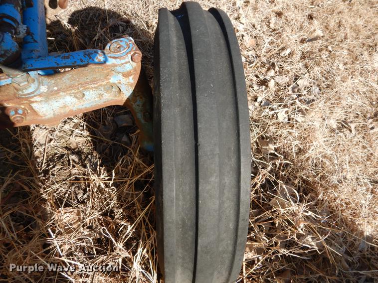 image for item J5529 1972 Ford tractor