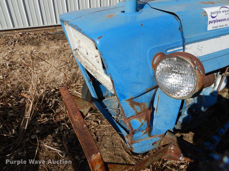 image for item J5529 1972 Ford tractor